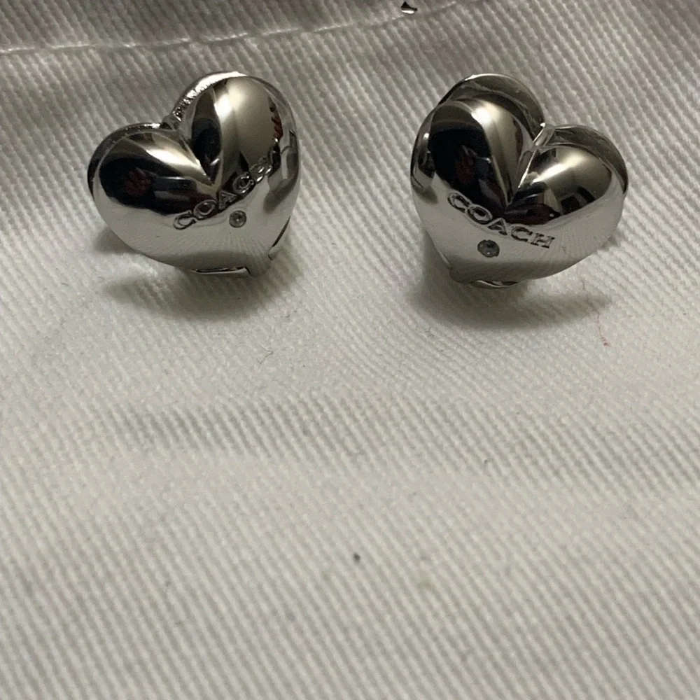 COACH Signature Quilted Puffy Heart Huggie Earrings NEW $85 - Picture 5 of 7